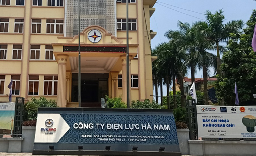 Phó giám đốc điện lực Hà Nam bị tố có… 